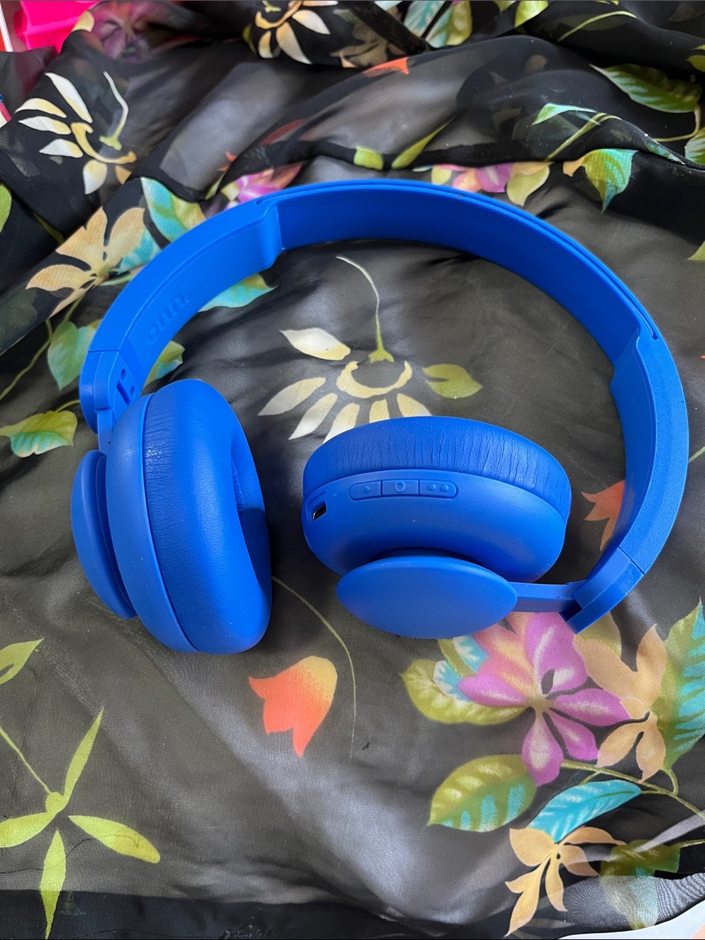 Wireless On-Ear Headphones in Bright Blue